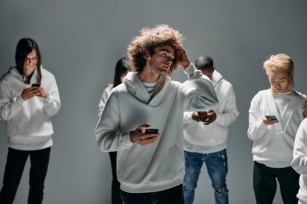 A jövő mobilkijelzői: Hajlíthatók, átlátszók és továbbfejlesztett valóságot kínálnak