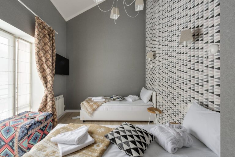 Kis terek nagyítása tapétával: optikai trükkök és tippek