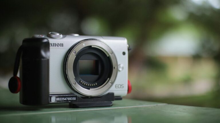 Ezért cserélik le egyre többen a legújabb okostelefonokat régi digitális fényképezőgépekre