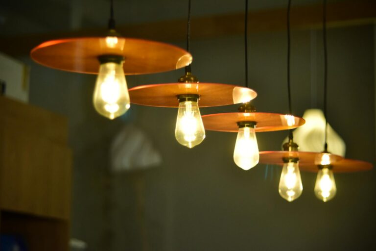 Így tehetjük barátságosabbá az otthonunkat a megfelelő fények kiválasztásával