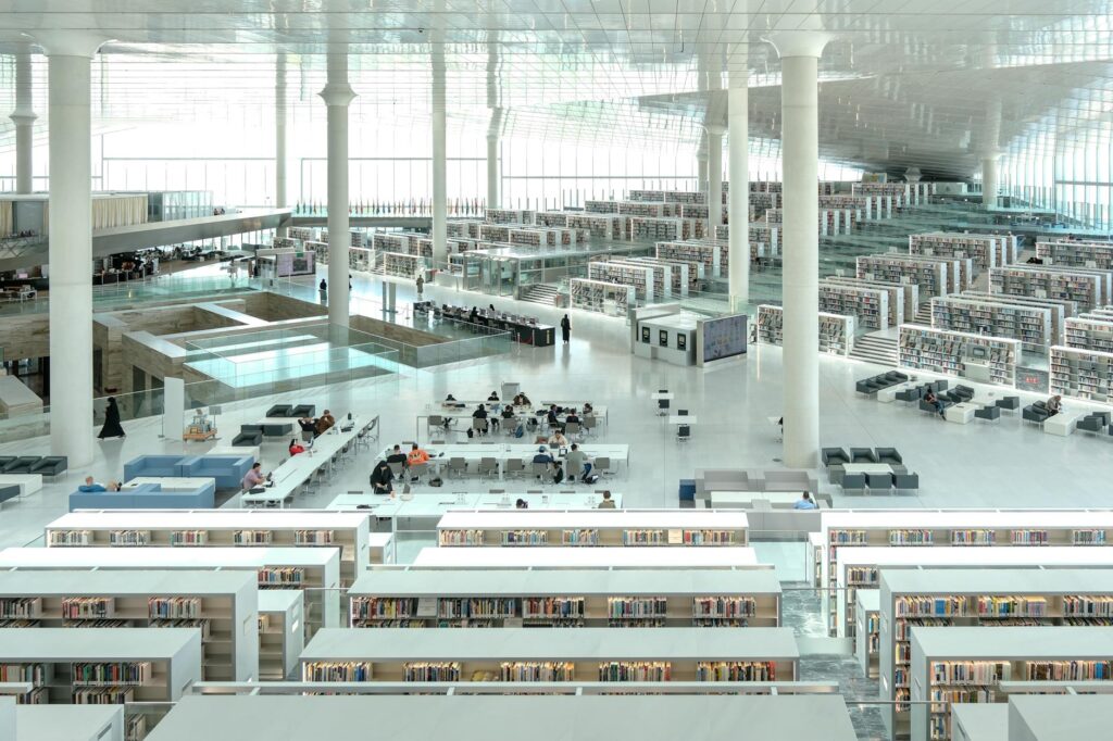 Miért érdemes ma is rendszeresen látogatni a közeli könyvtárat?